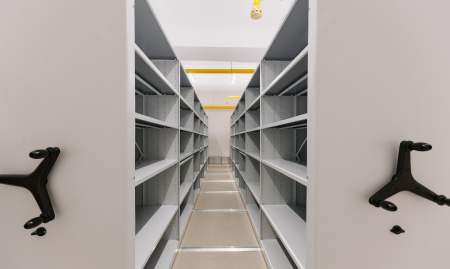 Стеллаж мобильный архивный двусторонний 2045*2092*640, 2х-секционный от компании Абсолют