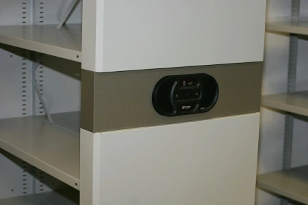 Стеллаж мобильный архив с электронным управлением от компании Абсолют Стеллаж мобильный архив с электронным управлением от компании Абсолют