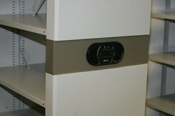 Стеллаж мобильный архив с электронным управлением Стеллаж мобильный архив с электронным управлением