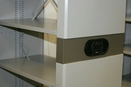 Стеллаж мобильный архив с электронным управлением от компании Абсолют Стеллаж мобильный архив с электронным управлением от компании Абсолют